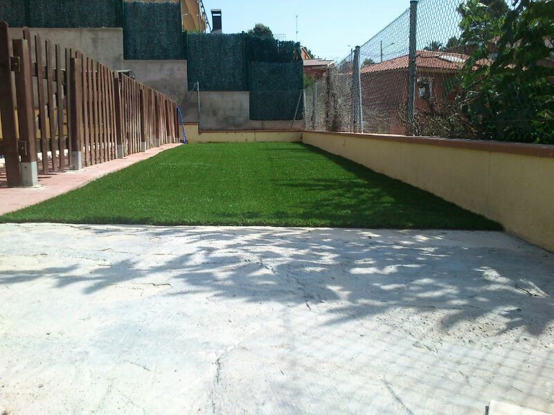 Instal·lació de gespa artificial